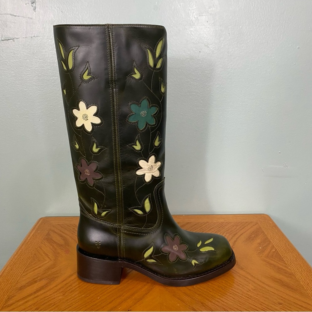 Frye Women's Heeled Boots with Floral Design - Green

Never worn, do not fit me